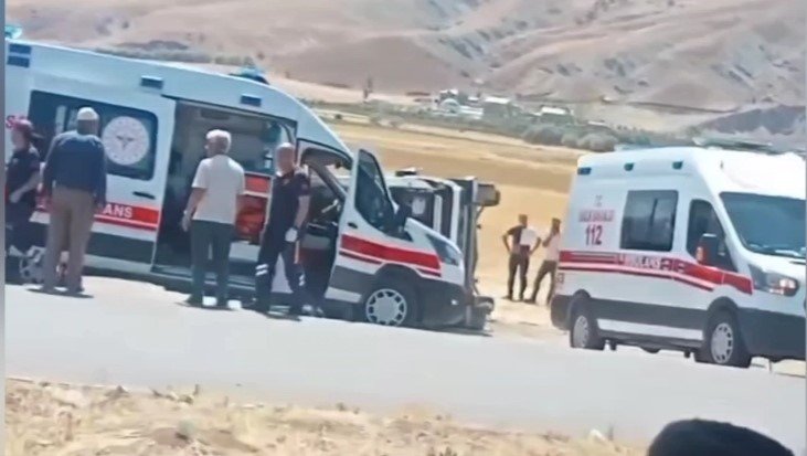 Van’da trafik kazası: 14 yaralı