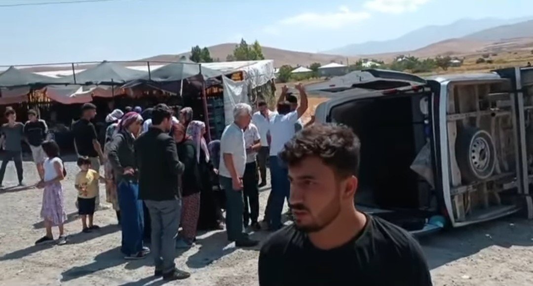 Van’da trafik kazası: 14 yaralı