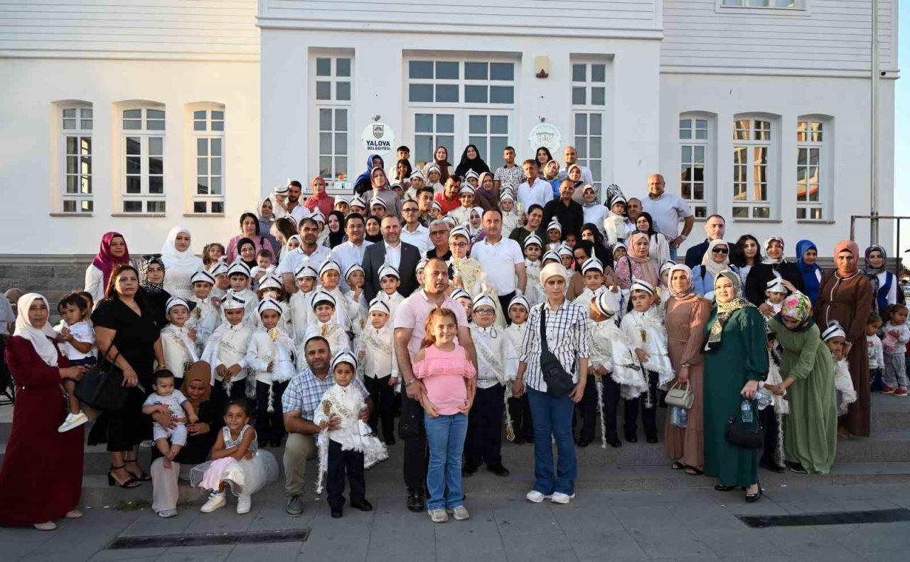 Yalova Belediyesi Sünnet Şöleni’nde 71 çocuk erkeliğe ilk adımı attı