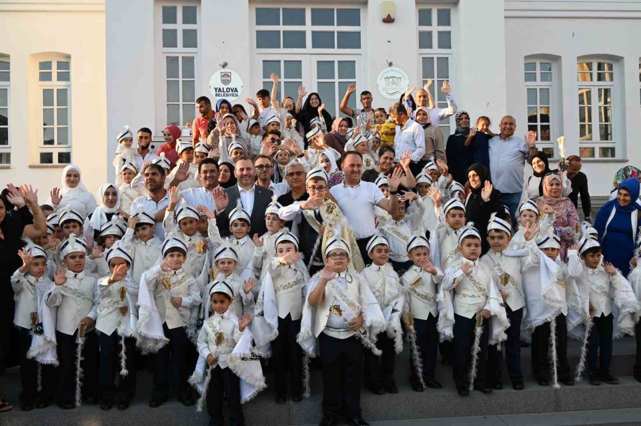 Yalova Belediyesi Sünnet Şöleni’nde 71 çocuk erkeliğe ilk adımı attı