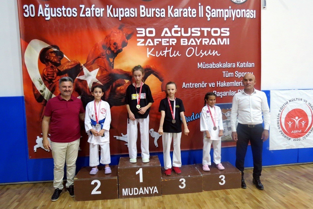 Mudanya’da karateciler Zafer Kupası için kapıştı