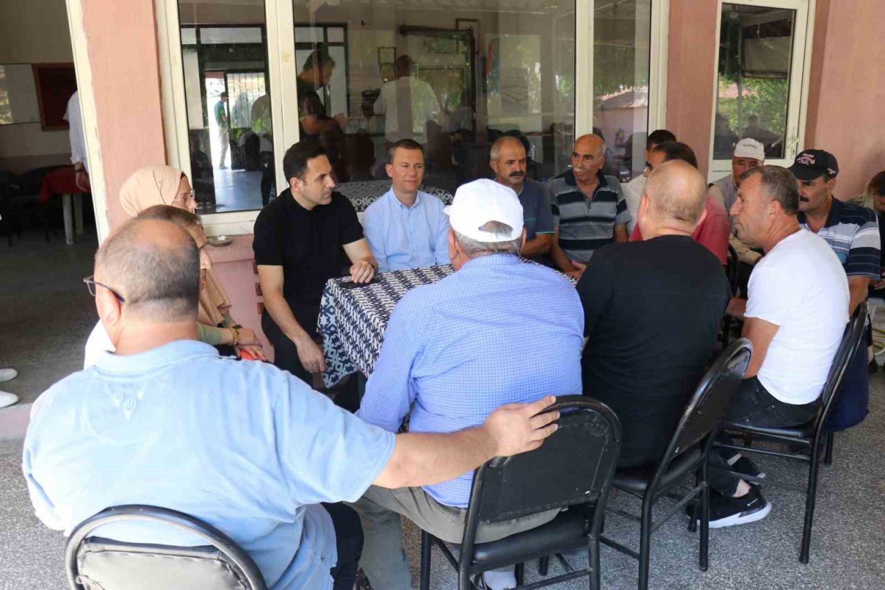 Çanakkale’de AK Parti teşkilatı yangın köylerinde