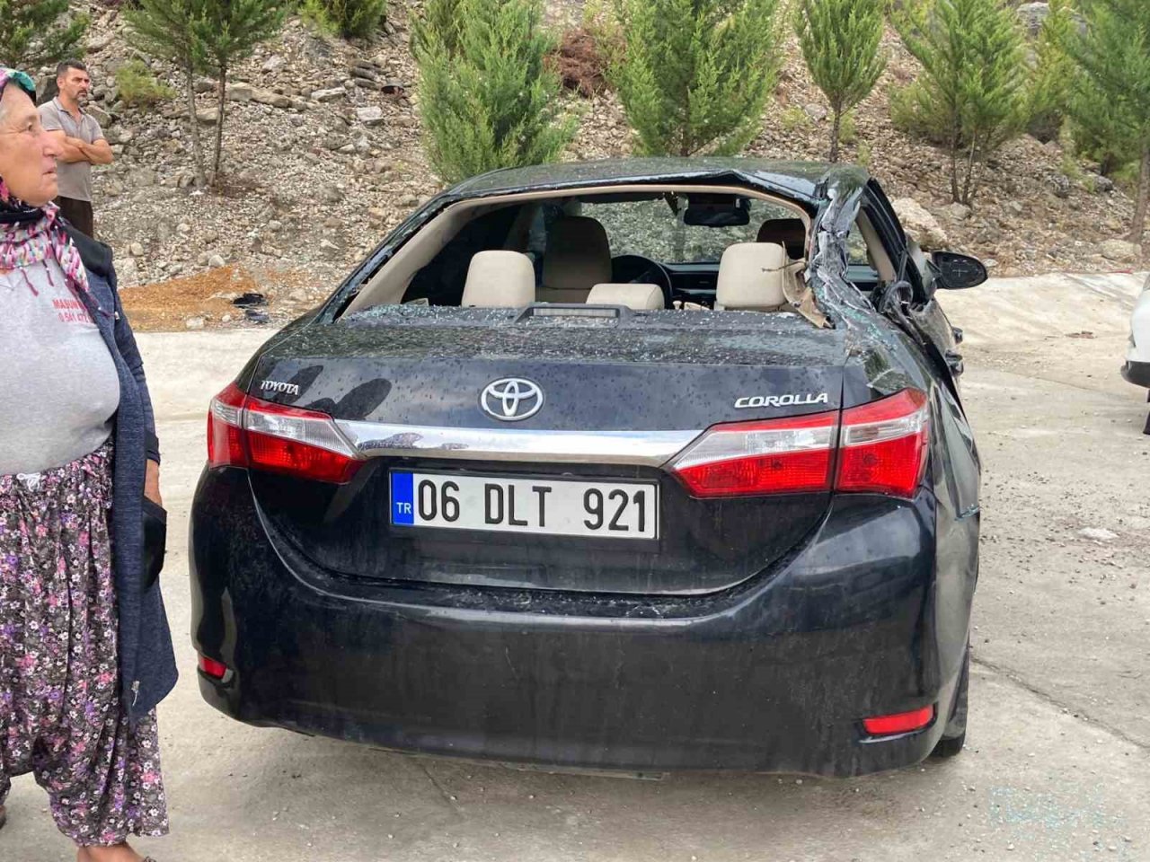 Orman yangınına giden arazöz ile 2 otomobil çarpıştı: 1 ölü, 6 yaralı