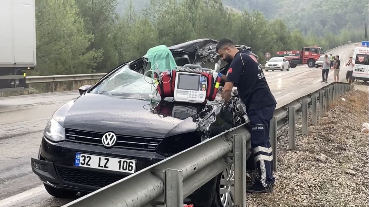Orman yangınına giden arazöz ile 2 otomobil çarpıştı: 1 ölü, 6 yaralı