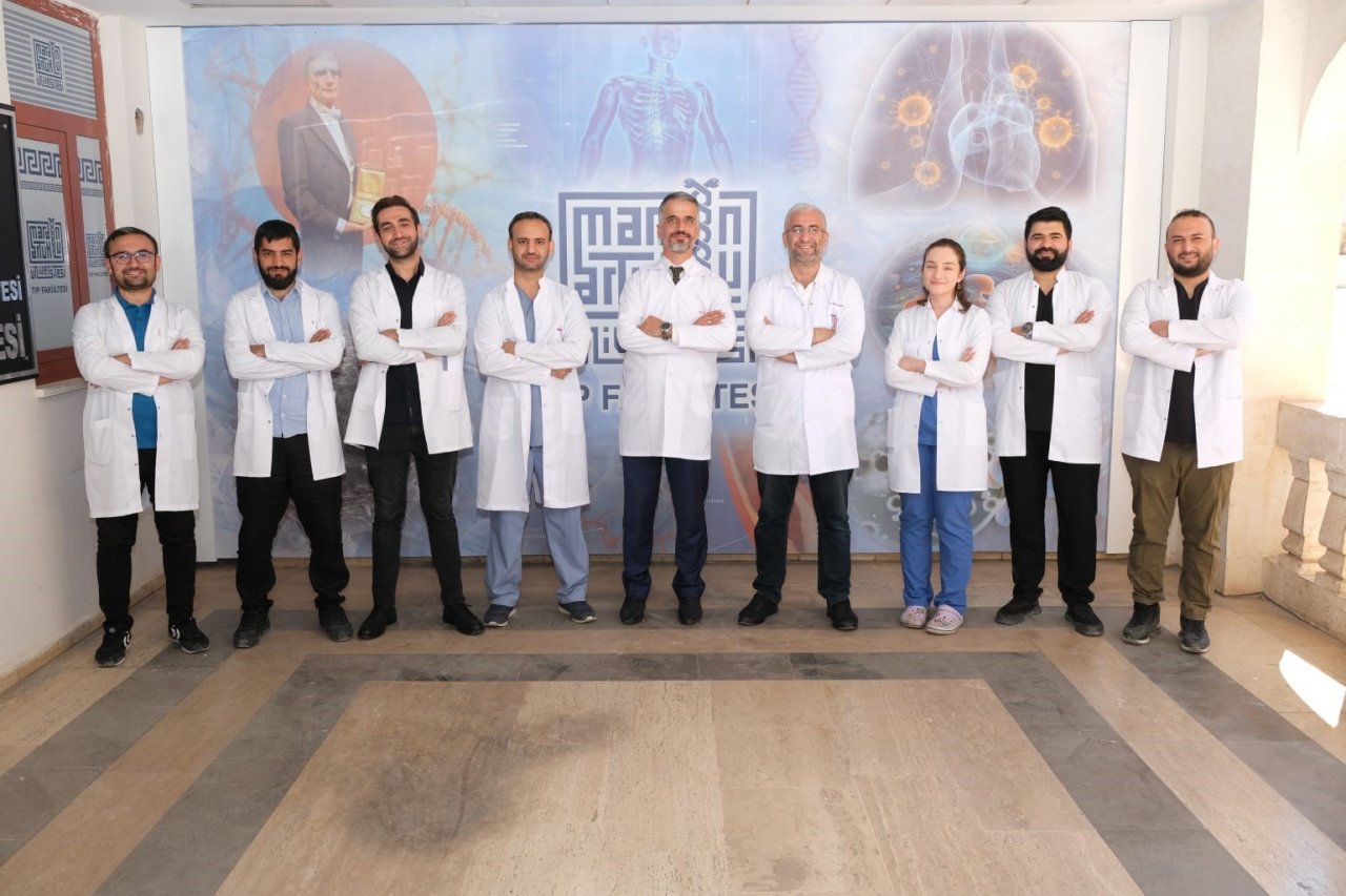 Mardin Tıp Fakültesi’nin ilk asistan doktorları yeleklerini giydi