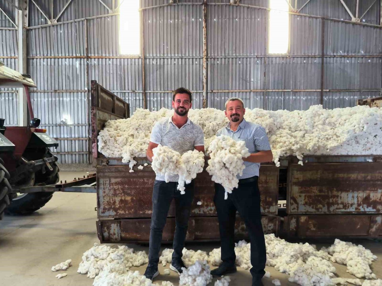 Aydın’da 420 kiloluk beyaz altın, kooperatife teslim edildi