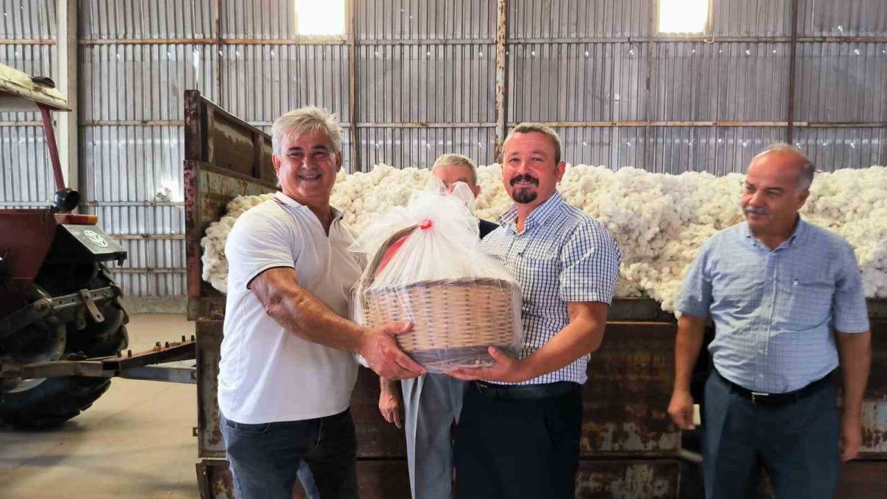 Aydın’da 420 kiloluk beyaz altın, kooperatife teslim edildi