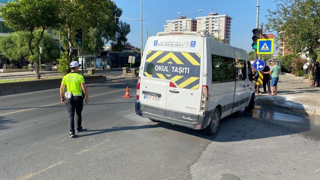 Seyir halindeki araçta çıkan yangın panikletti