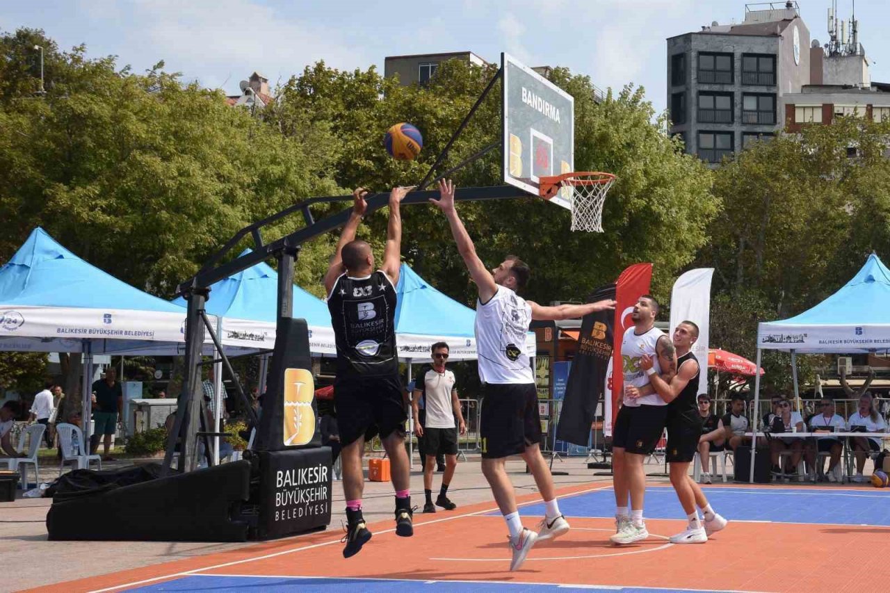 Balıkesir’de Zafer Bayramı coşkusu