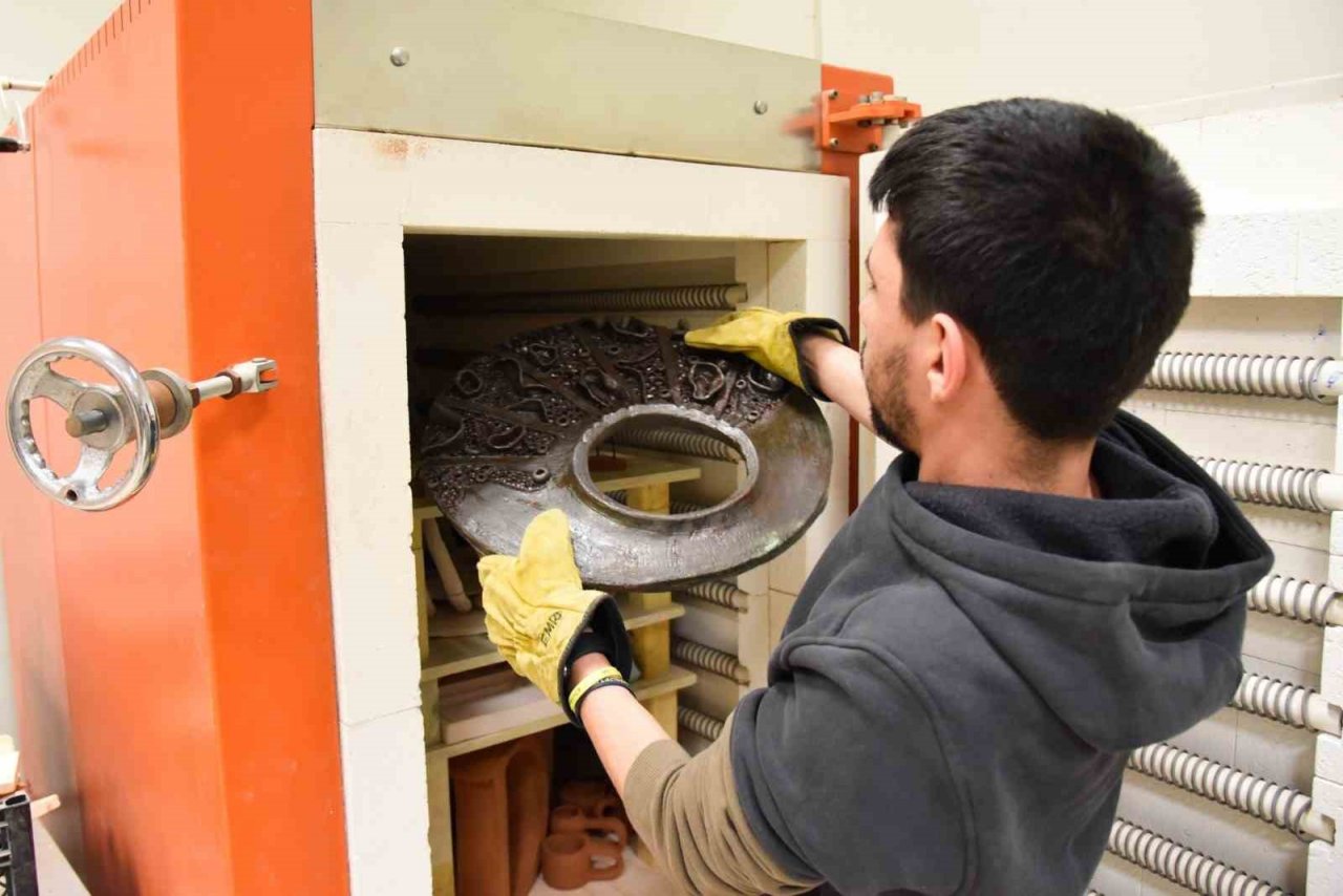 Bilecik’te seramik ve cam sihirli ellerde şekil buluyor