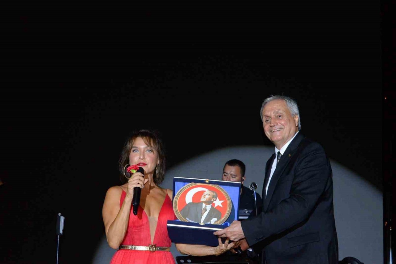 Bozüyük’te Boztram ve katlı yeraltı otoparkı hizmete girdi