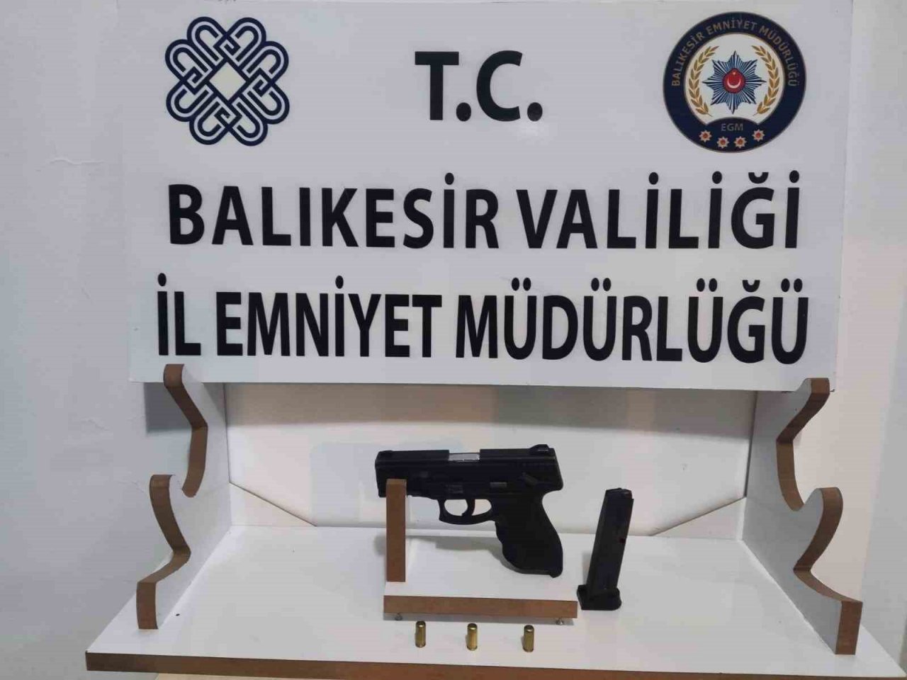 Balıkesir’de polisten son 1 haftada 180 aranan şahsa gözaltı