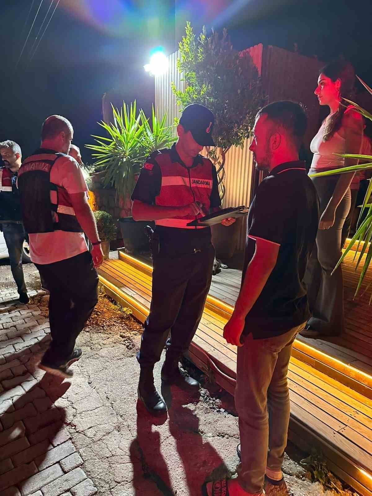 Çeşme’de huzur için polis ve jandarmadan sıkı denetim