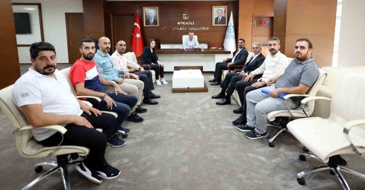 Başkan Büyükakın: "Dip çamuru temizliği Körfez’in geleceğine dönük atılmış en kritik çalışmadır"