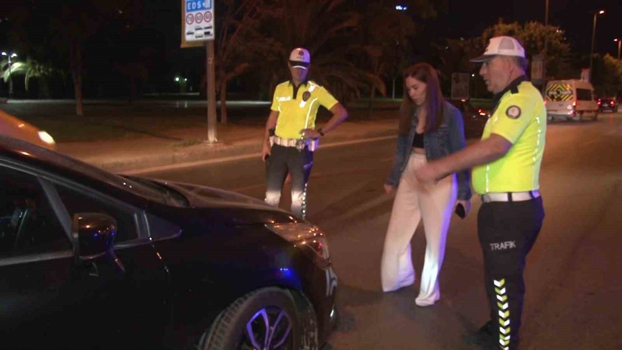 Denetimde emniyet kemeri takmadığı için ceza kesilen sürücü: "Ben sanatçıyım nasıl çekiyorsunuz beni"