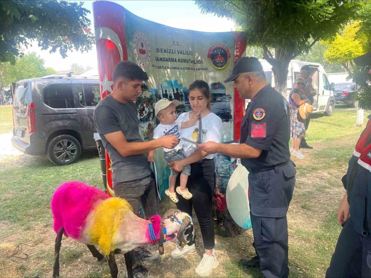Çal festivalinde kadına yönelik şiddete karşı bilgilendirme yapıldı