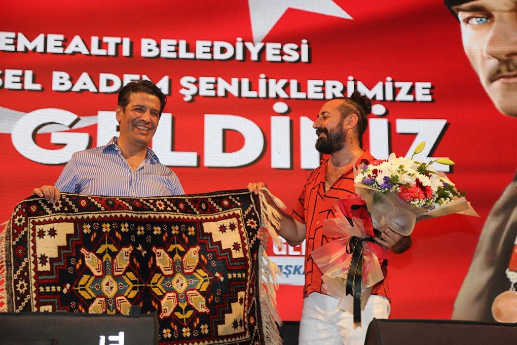 Döşemealtı Badem Şenlikleri, karnaval havasında yapıldı