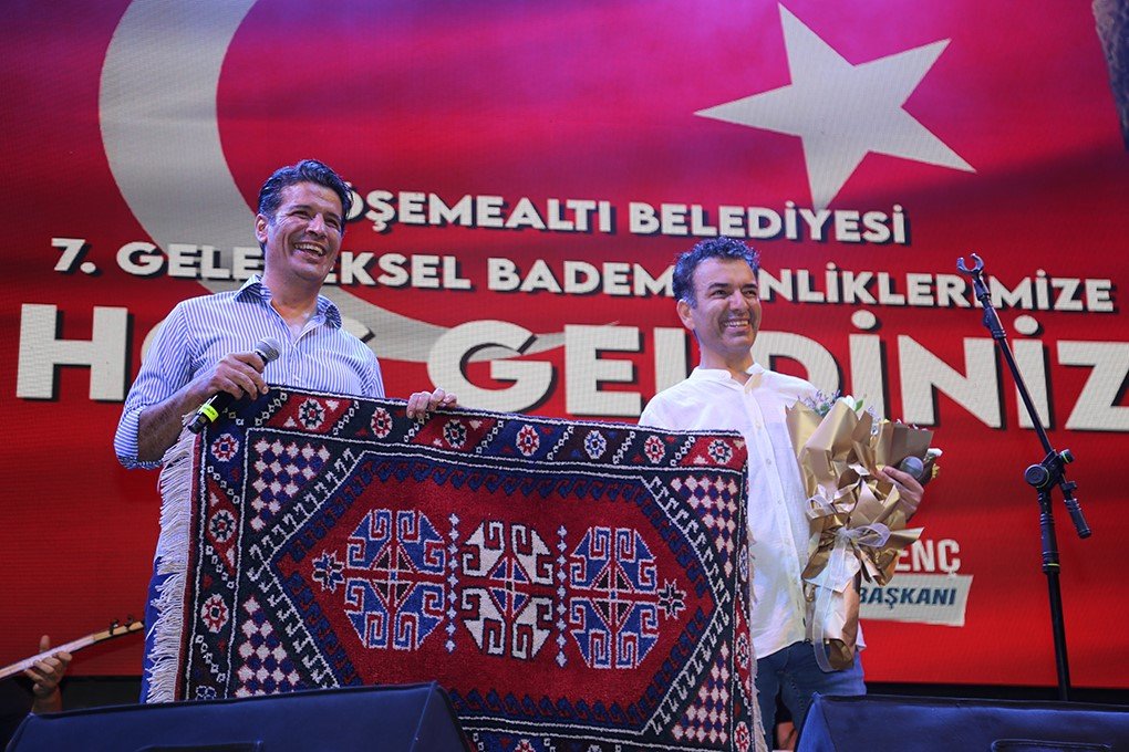 Döşemealtı Badem Şenlikleri, karnaval havasında yapıldı