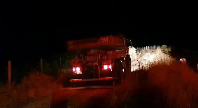 Elazığ’da düşen yıldırım otluk alanları yaktı