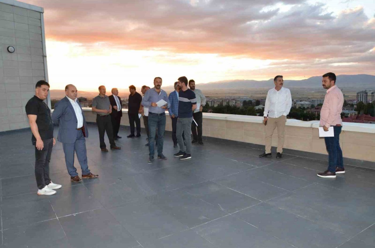 Özakalın; Sorunları ve çözümlerini her yerde anlatıyoruz