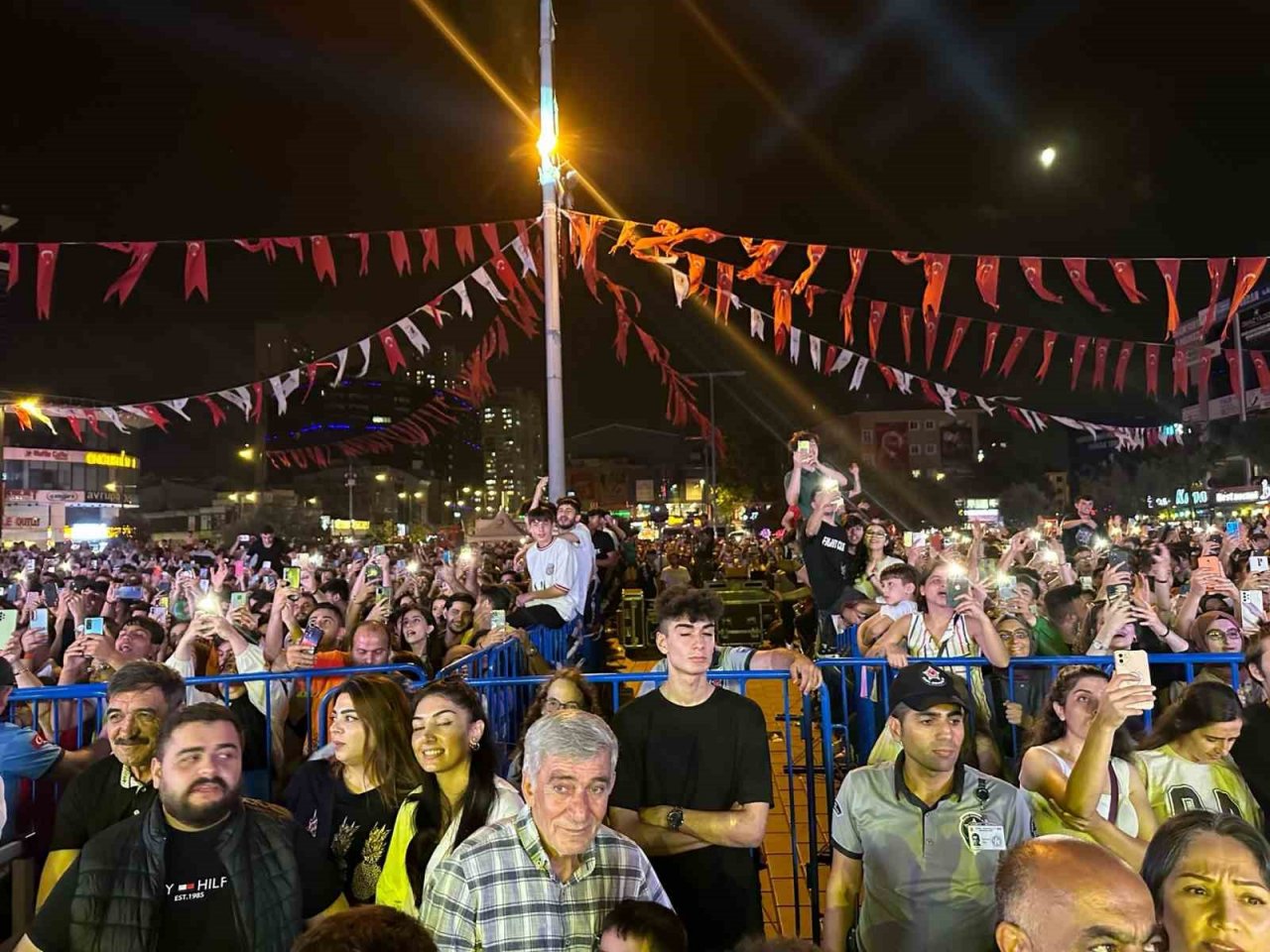 Esenyurt’ta gençlik festivali büyük bir coşkuyla başladı