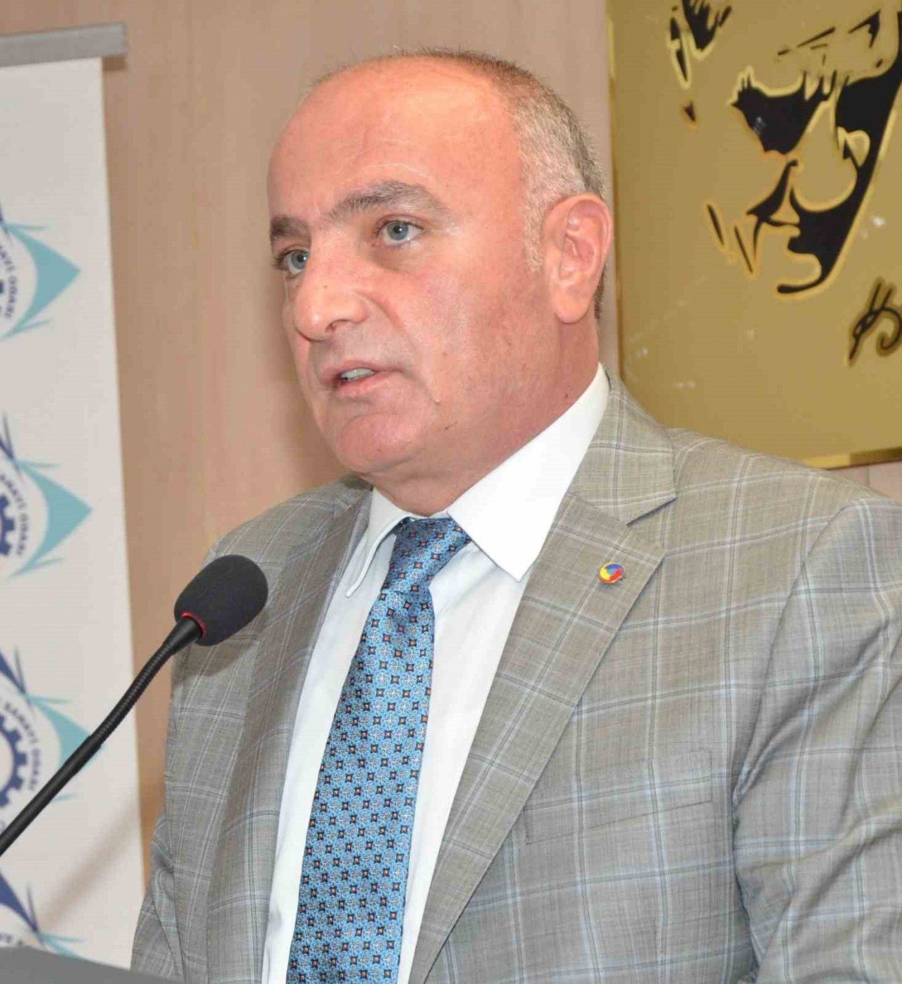 Özakalın; Sorunları ve çözümlerini her yerde anlatıyoruz