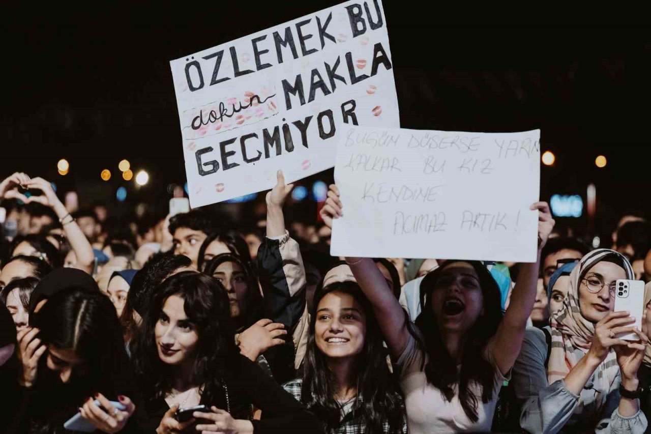 Fatma Turgut Erzurum’da hayranıyla buluştu