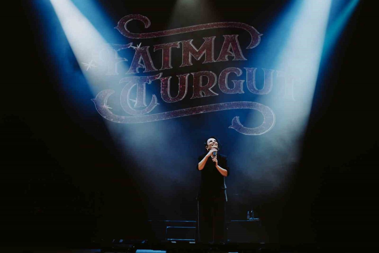 Fatma Turgut Erzurum’da hayranıyla buluştu