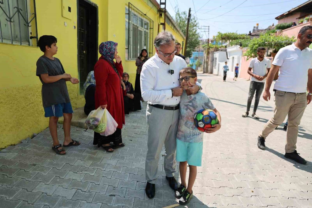 Başkan Özdoğan esnaf ve vatandaşlarla birlikte