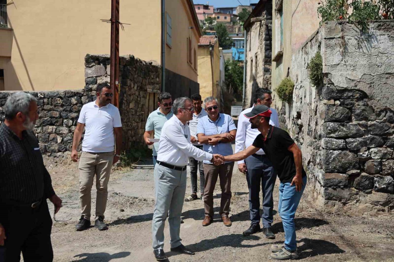 Başkan Özdoğan esnaf ve vatandaşlarla birlikte