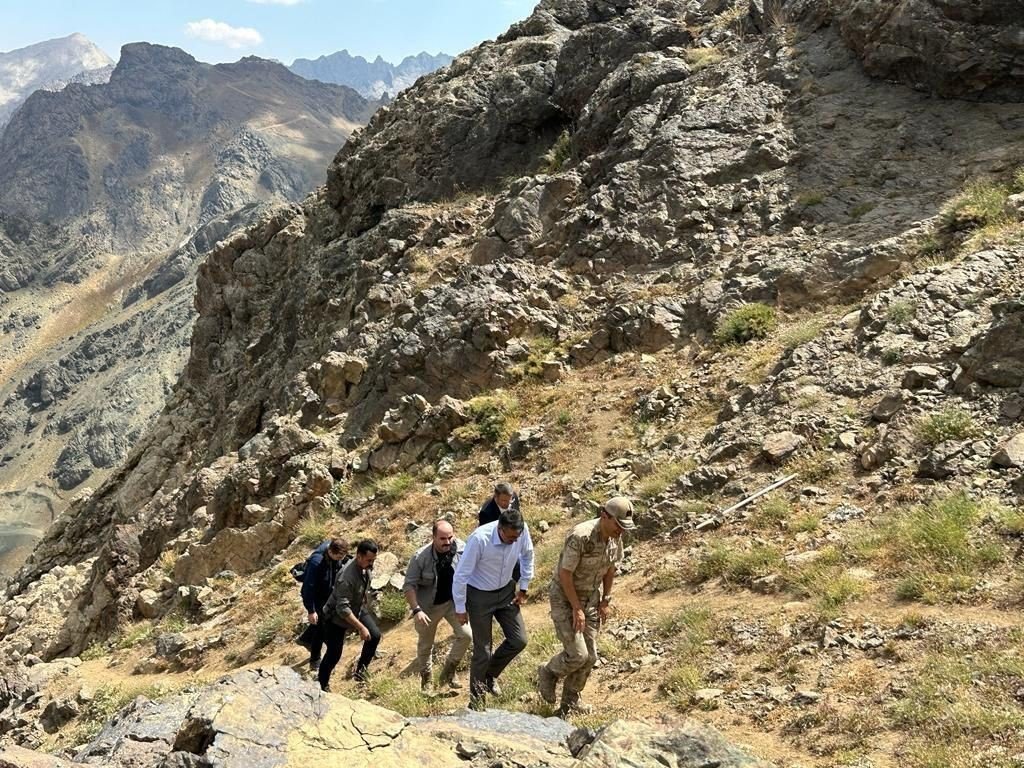 Vali Çelik’ten 3 bin 450 rakımda vatan nöbeti tutan askerlere ziyaret