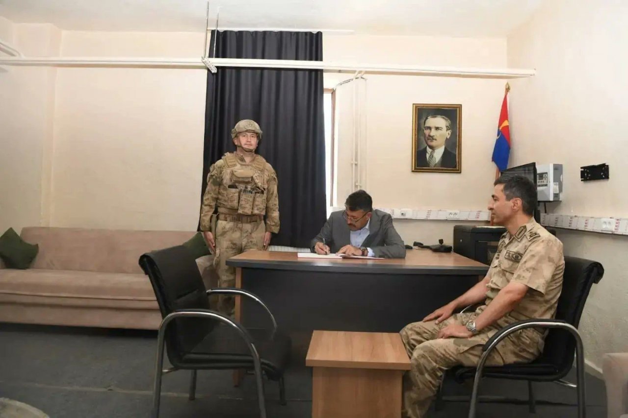 Vali Çelik’ten 3 bin 450 rakımda vatan nöbeti tutan askerlere ziyaret