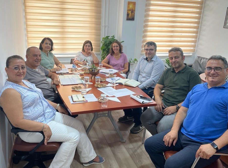 İİBF ile Yabancı Diller Yüksekokulu çalışma toplantısında bir araya geldi