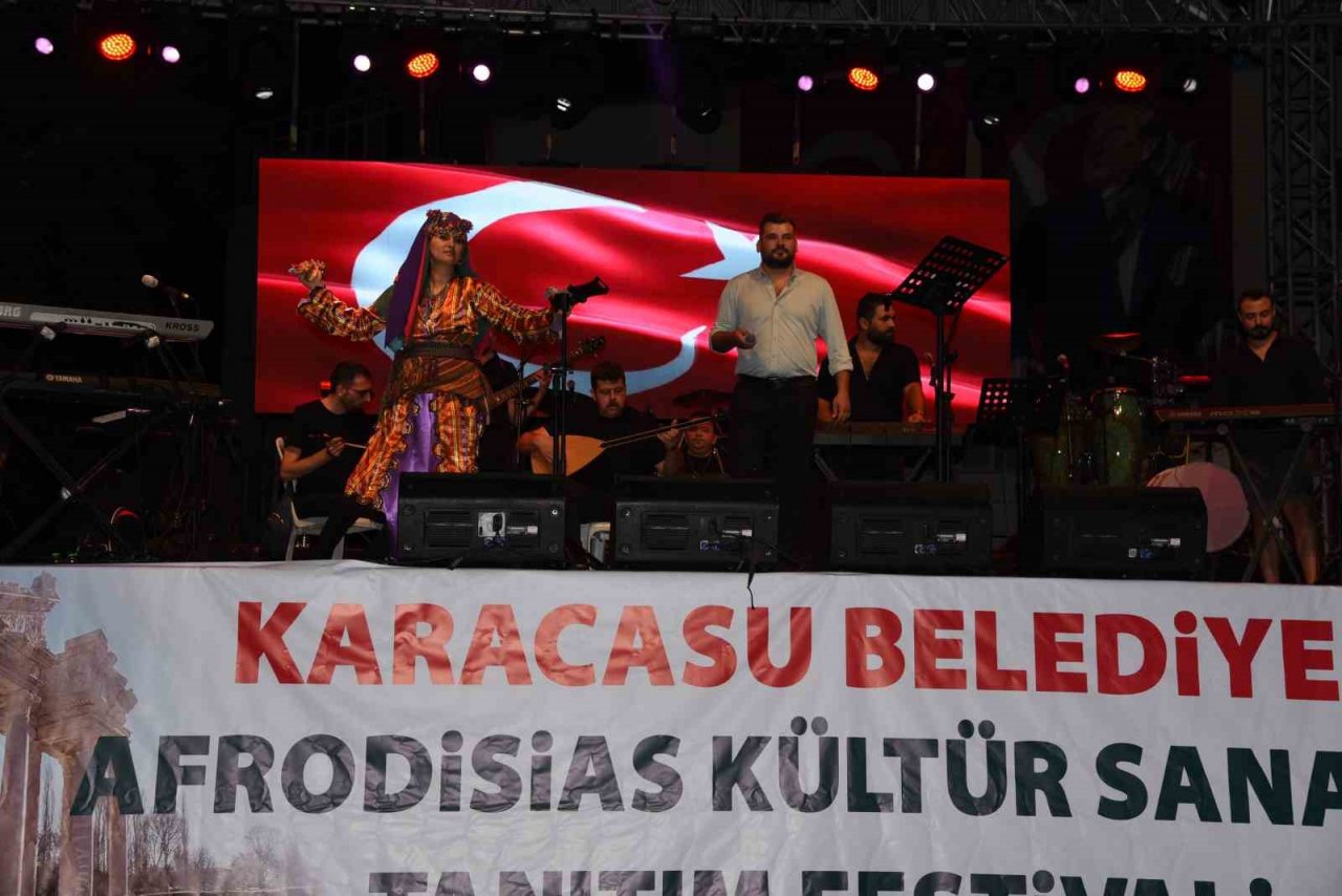 Karacasulular festivalde coştu