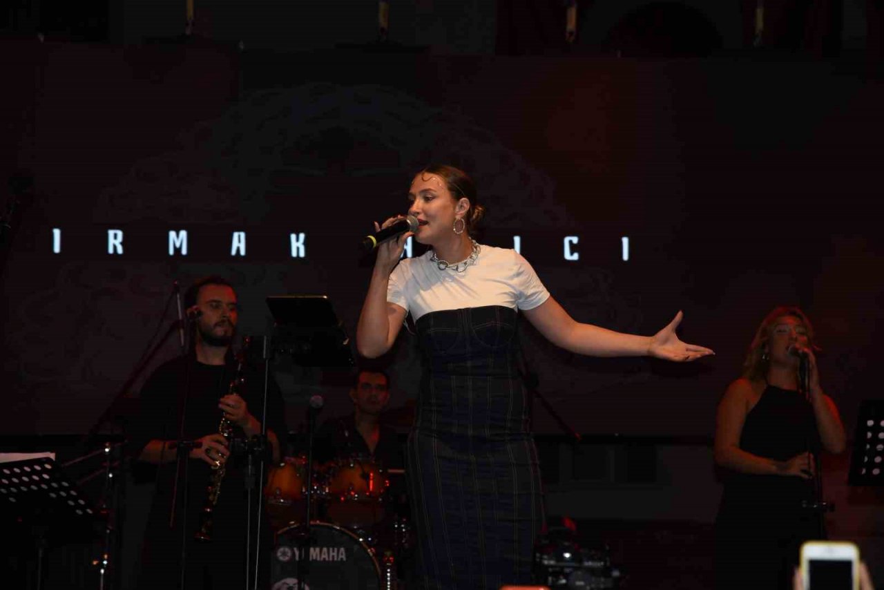 Karacasulular festivalde coştu