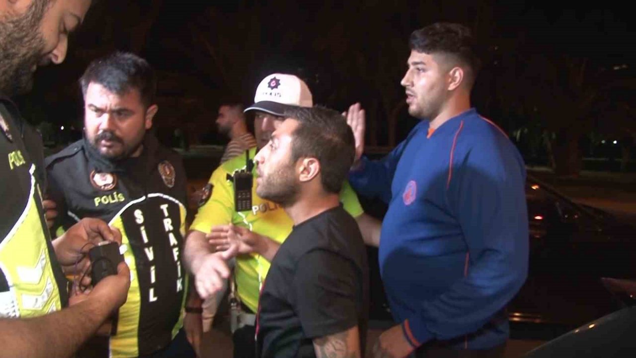 Kadıköy’deki trafik denetiminde alkollü sürücü polis ekiplerine zorluk çıkardı: "Gelmiyorum gelin beni evden alın"