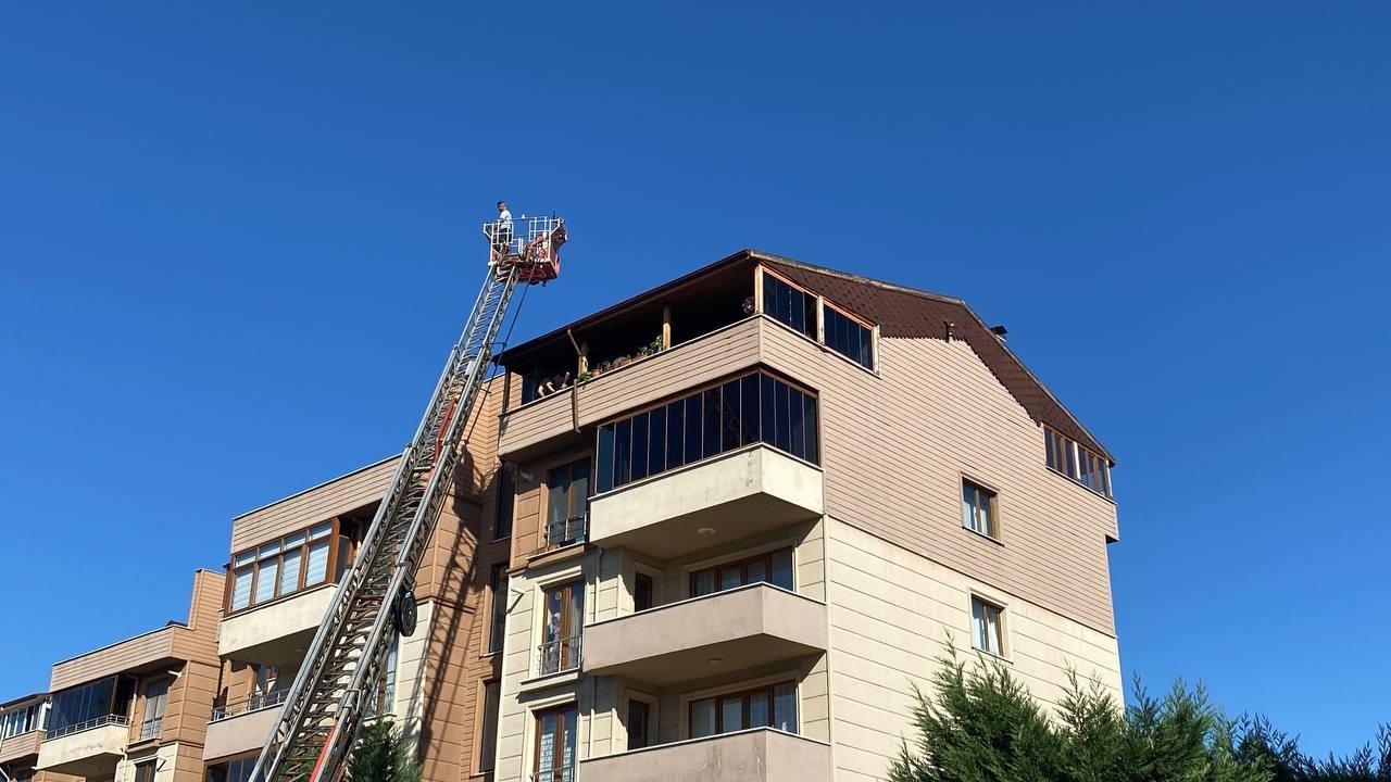 Çatı katında çıkan yangın söndürüldü