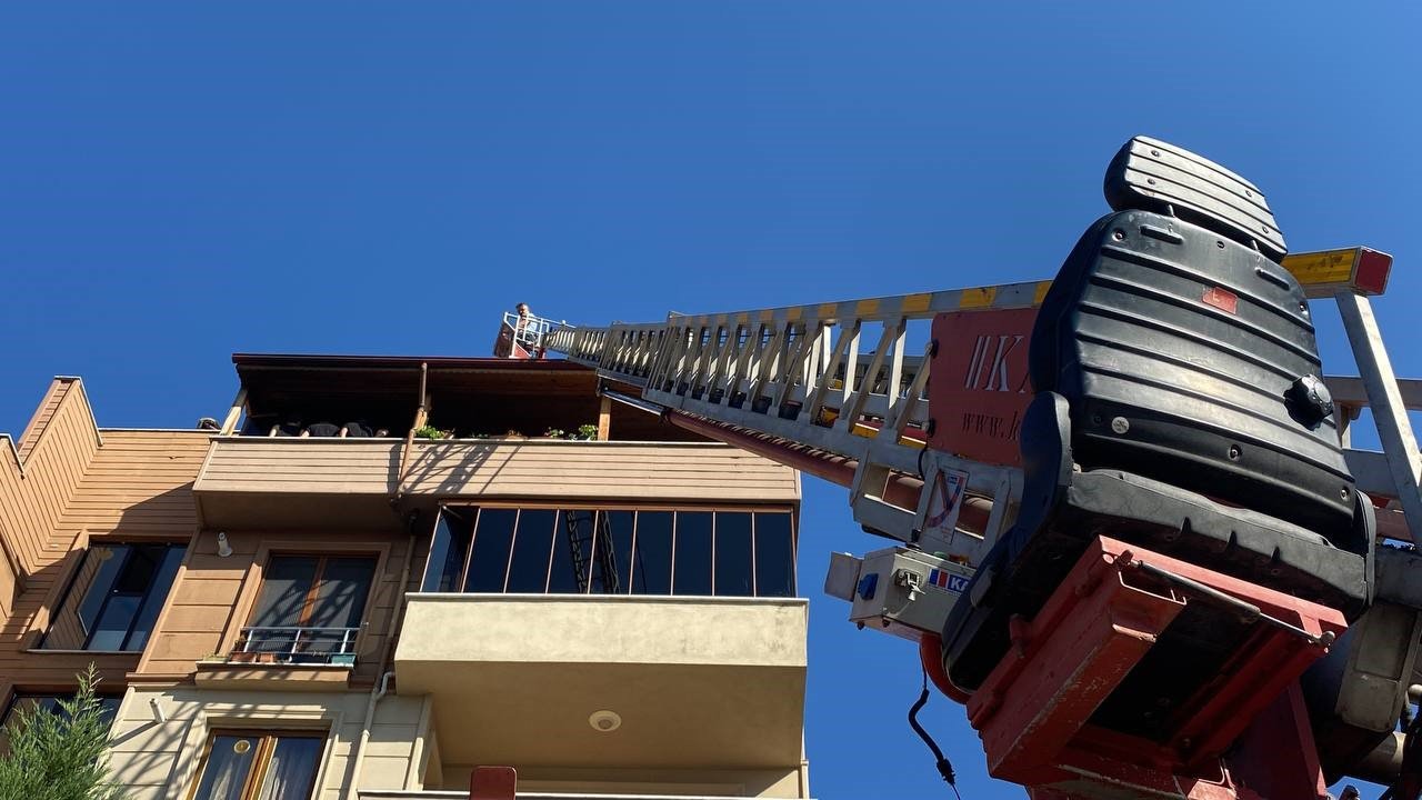 Çatı katında çıkan yangın söndürüldü