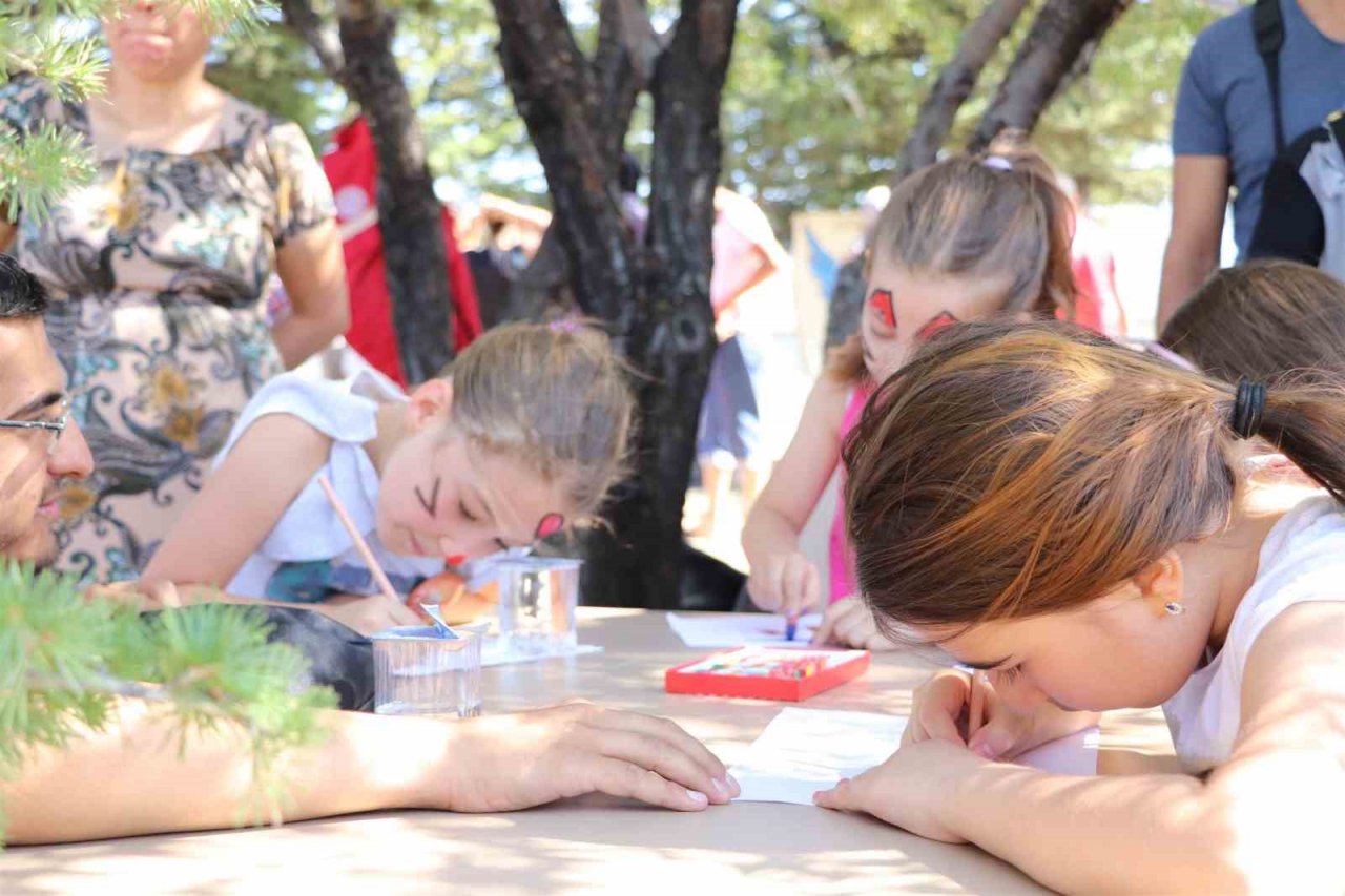 Karaman’da çocuklar, “Damla Gönüllülük Hareketi” projesi ile doyasıya eğlendi