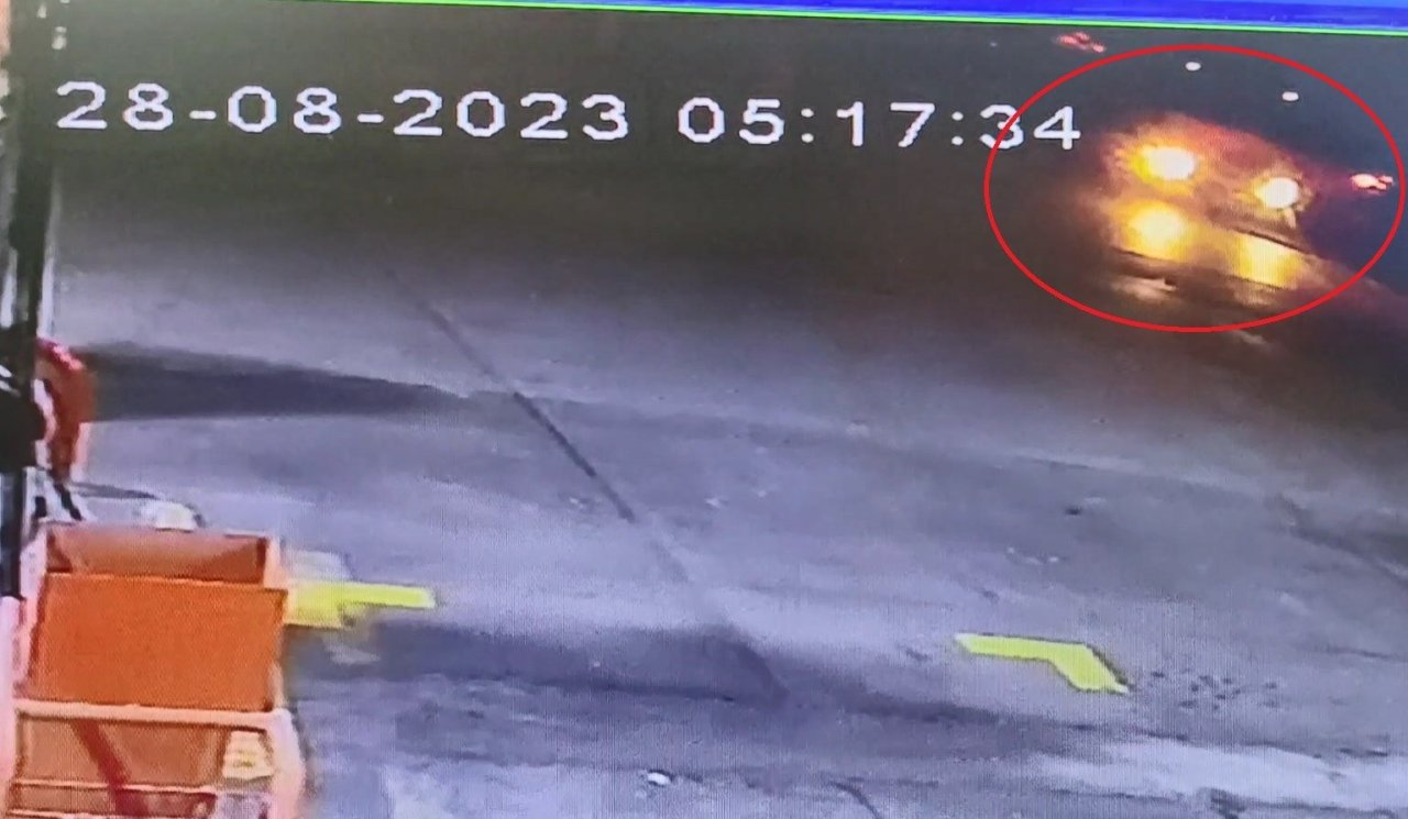 Otomobil sürücüsü tıra böyle çarptı: 1 kişi öldü, 3 kişi yaralandı