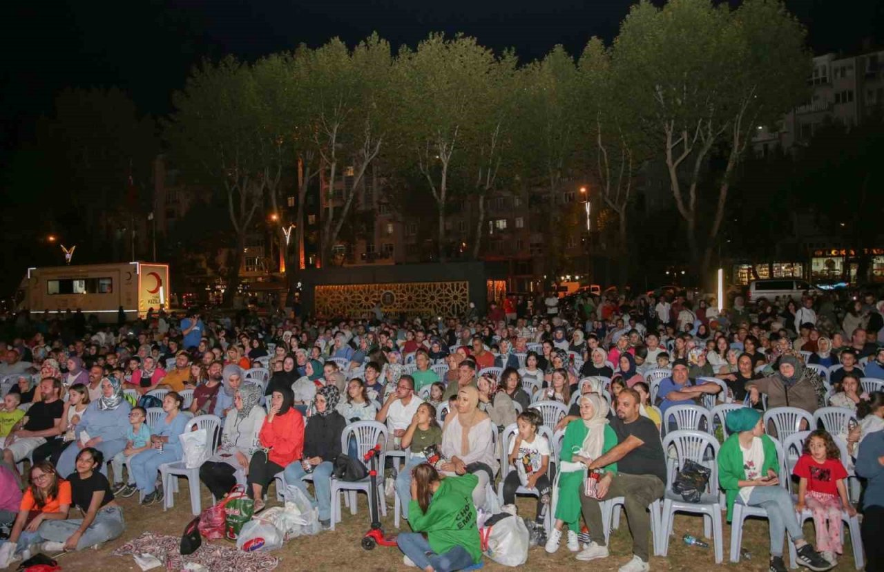 Kütahya’da açık hava sinemasında nostalji rüzgarı