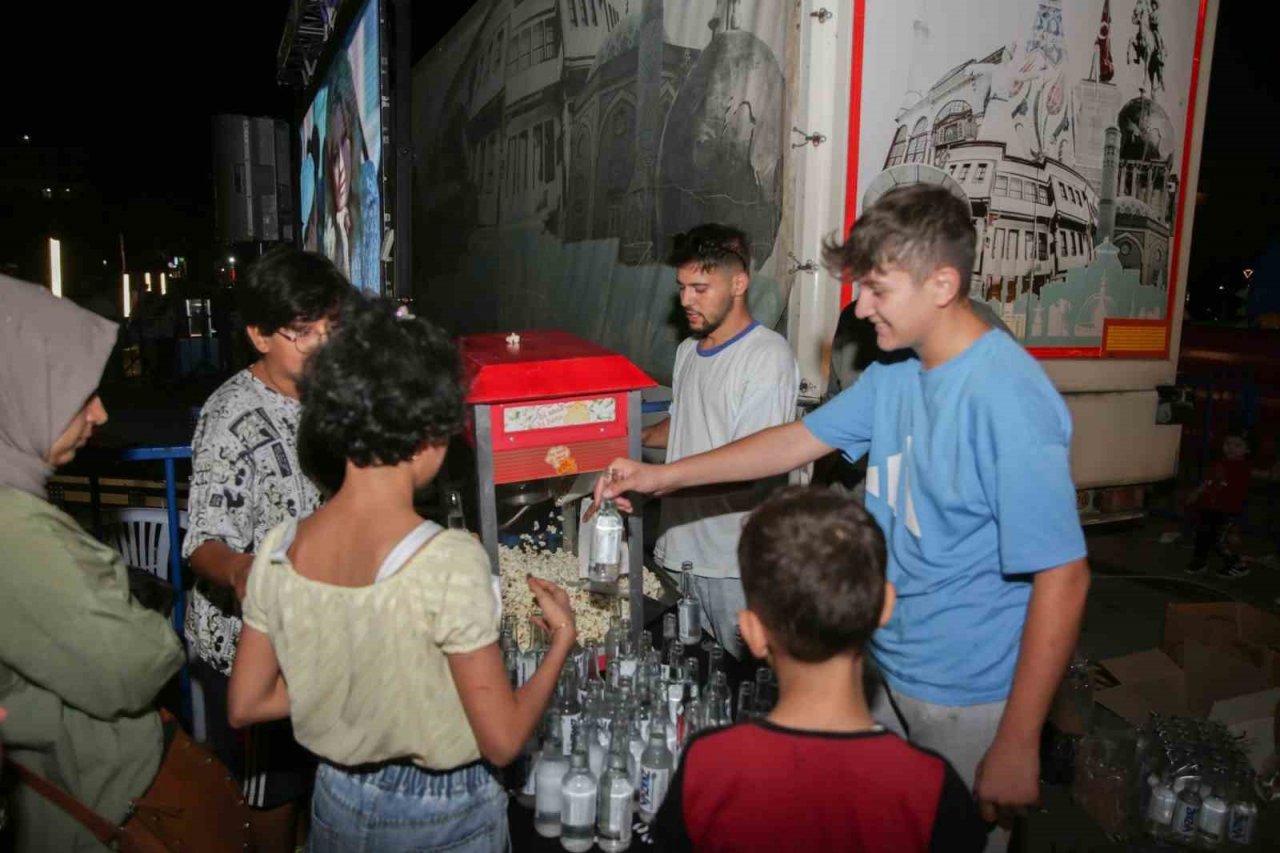 Kütahya’da açık hava sinemasında nostalji rüzgarı