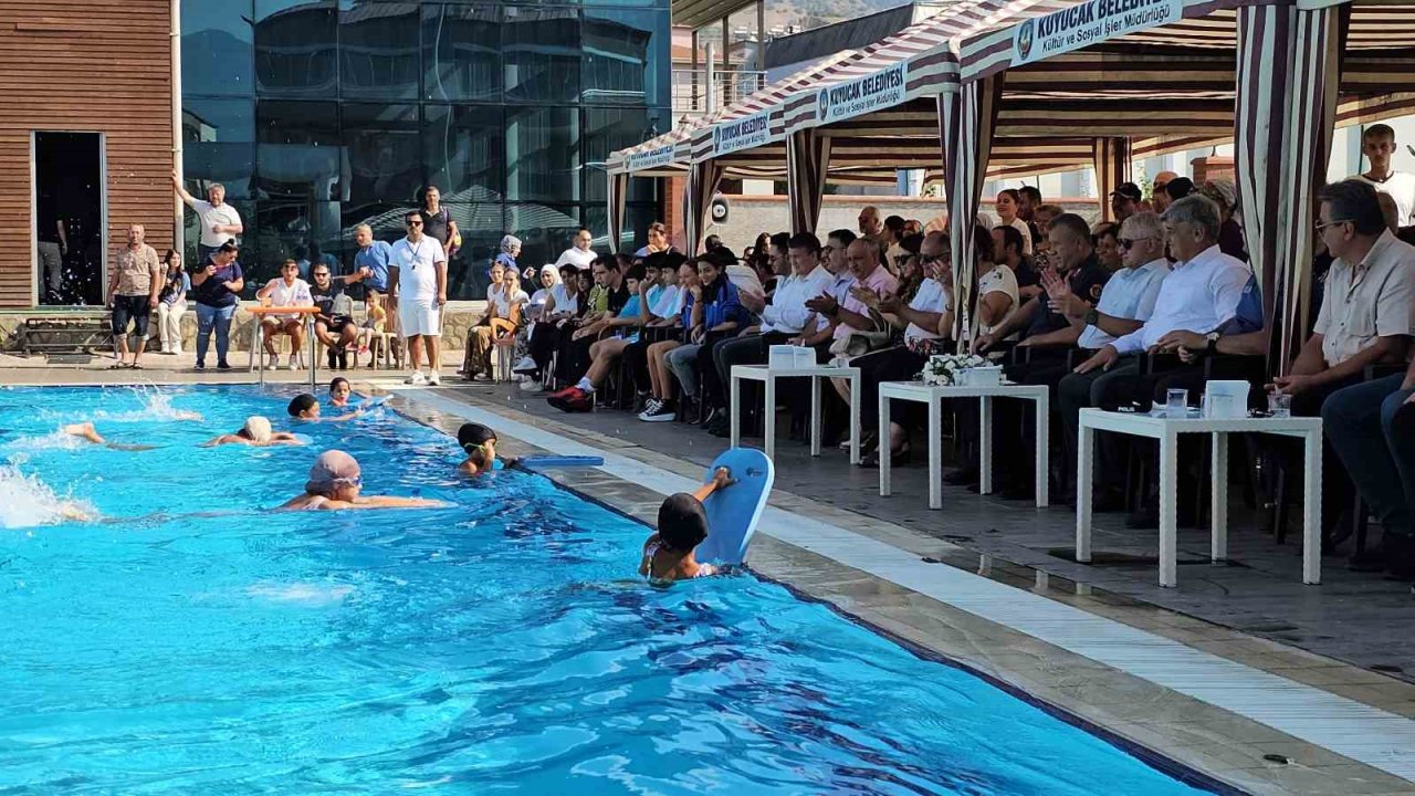 Kuyucak’ta yüzme kursları madalya töreni ve gösterilerle son buldu