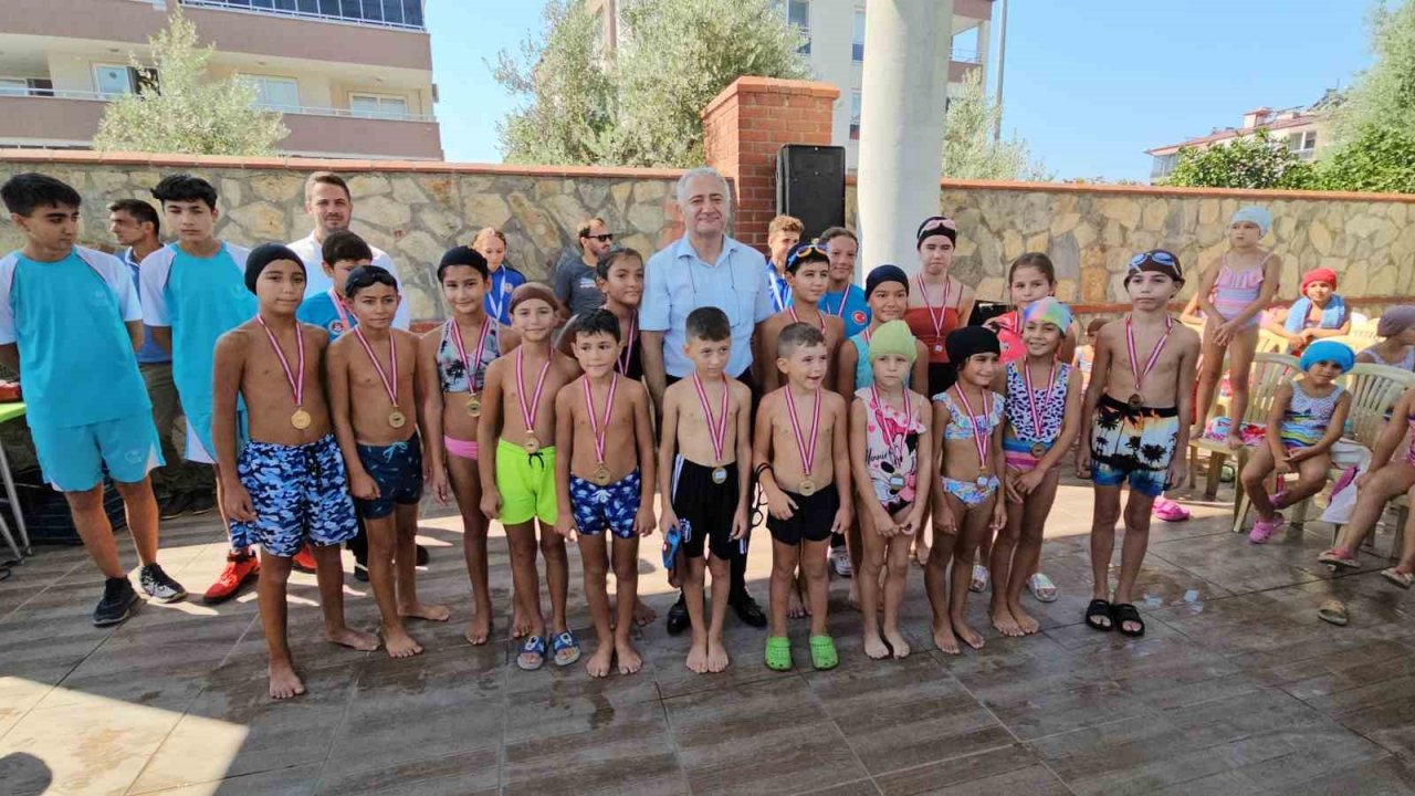Kuyucak’ta yüzme kursları madalya töreni ve gösterilerle son buldu