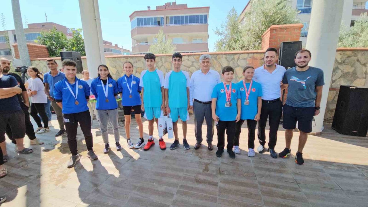 Kuyucak’ta yüzme kursları madalya töreni ve gösterilerle son buldu