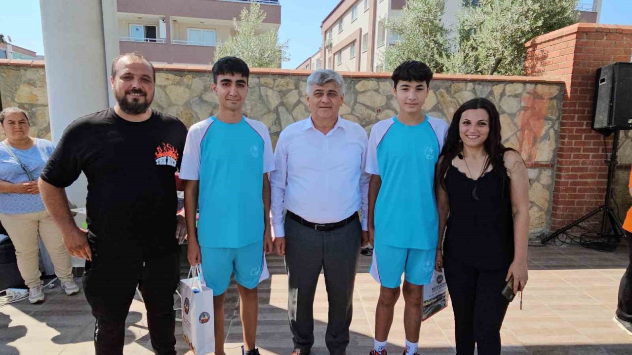 Kuyucak’ta yüzme kursları madalya töreni ve gösterilerle son buldu