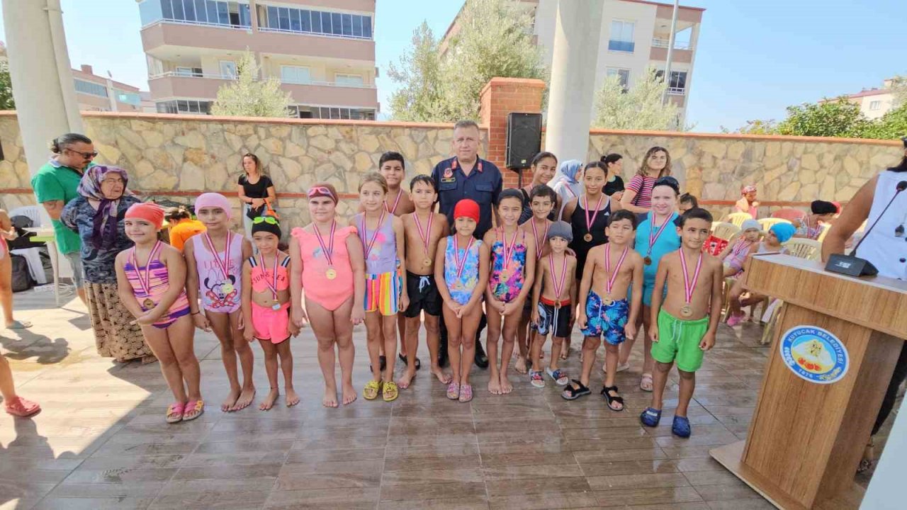 Kuyucak’ta yüzme kursları madalya töreni ve gösterilerle son buldu