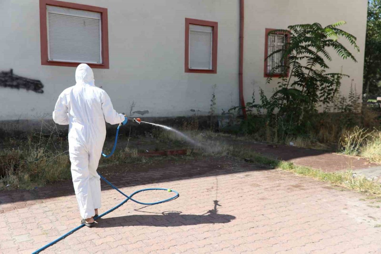 Melikgazi mahallelerde genel temizlik çalışmasına başladı