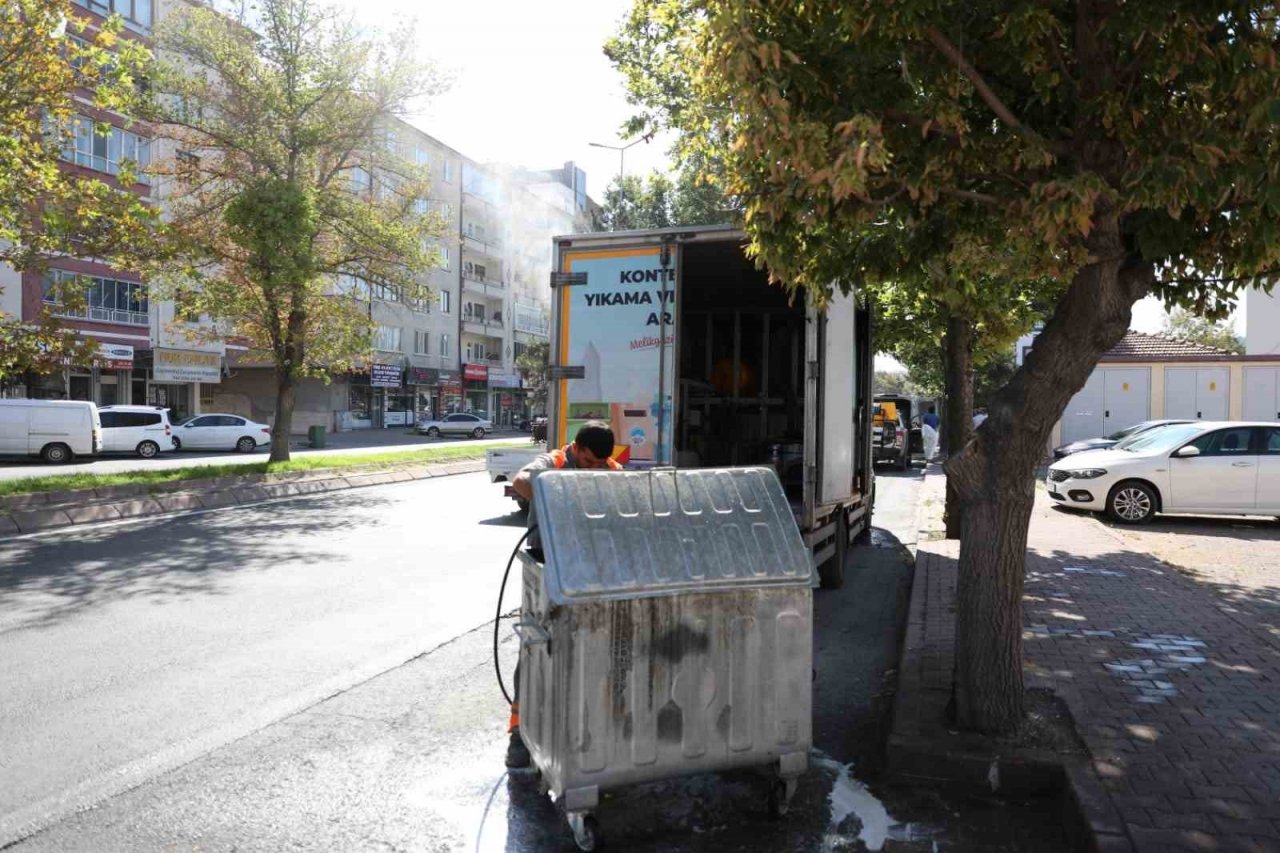 Melikgazi mahallelerde genel temizlik çalışmasına başladı