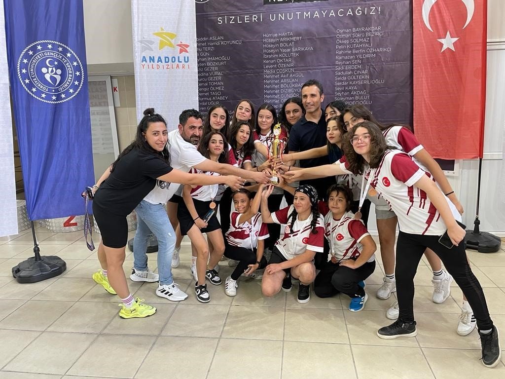 Elazığ takımı su topunda Türkiye 4.’sü oldu